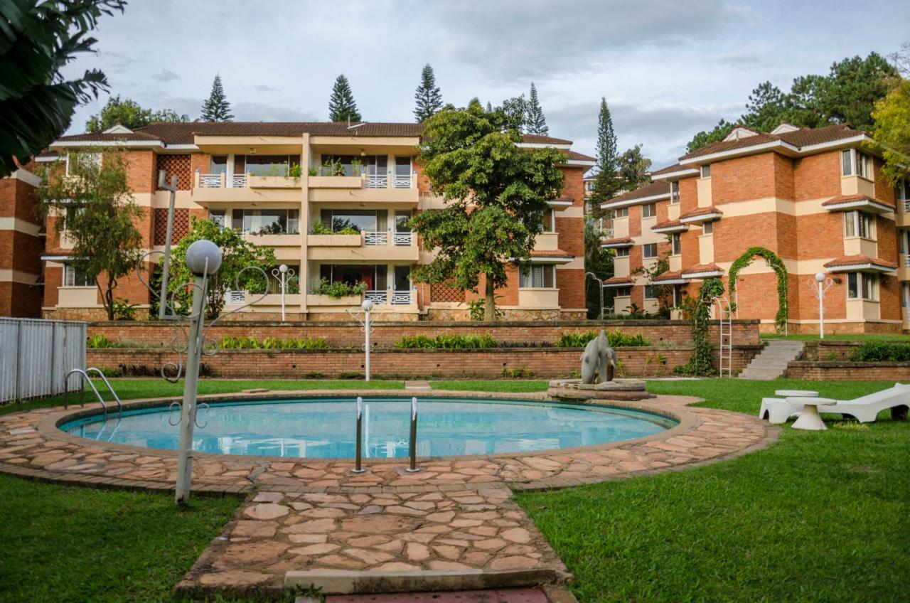 Golf Course Apartments Kampala Exteriör bild